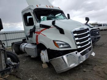  Salvage Freightliner Cascadia 1