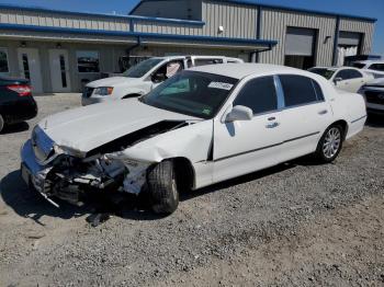  Salvage Lincoln Towncar