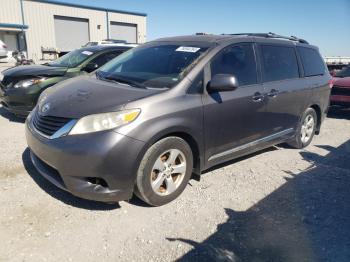  Salvage Toyota Sienna