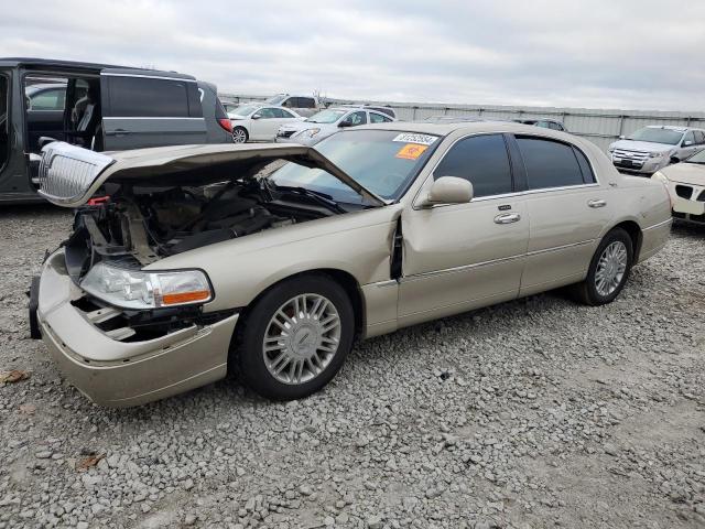  Salvage Lincoln Towncar