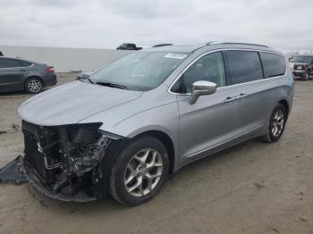  Salvage Chrysler Pacifica