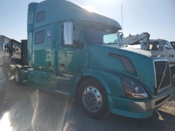  Salvage Volvo Vnl