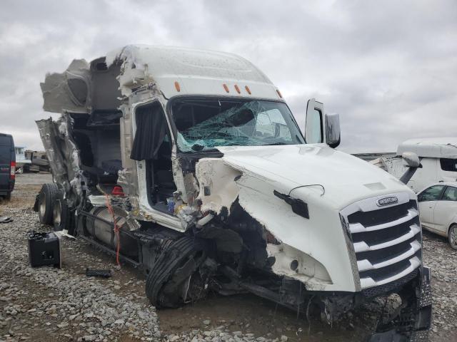  Salvage Freightliner Cascadia 1