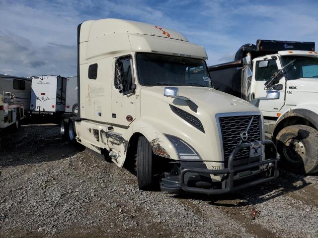  Salvage Volvo Vnl