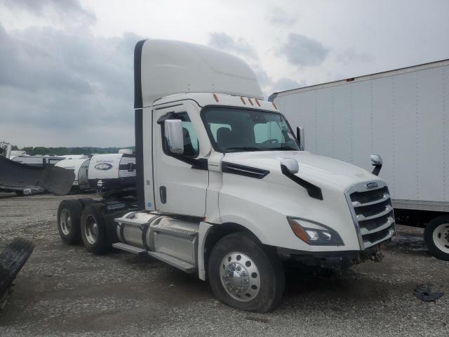  Salvage Freightliner Cascadia 1