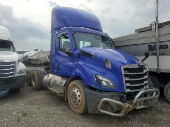  Salvage Freightliner Cascadia 1
