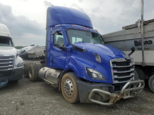  Salvage Freightliner Cascadia 1