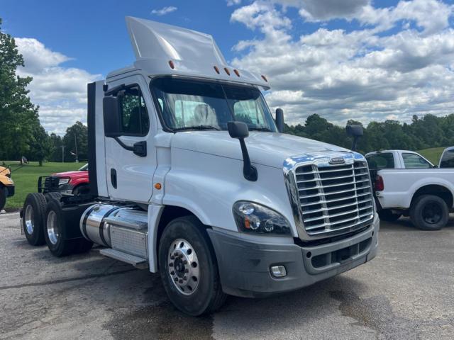  Salvage Freightliner Cascadia 1