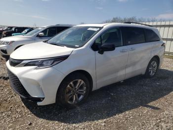  Salvage Toyota Sienna