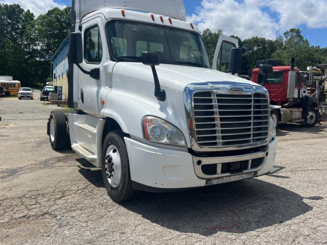  Salvage Freightliner Cascadia 1