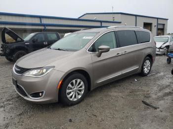  Salvage Chrysler Pacifica