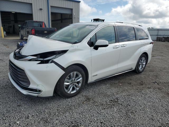  Salvage Toyota Sienna