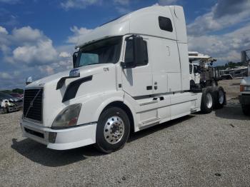  Salvage Volvo Vn