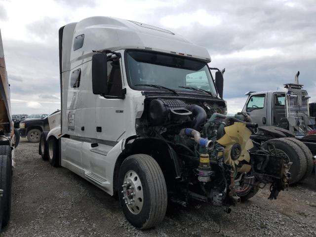  Salvage Volvo Vnl