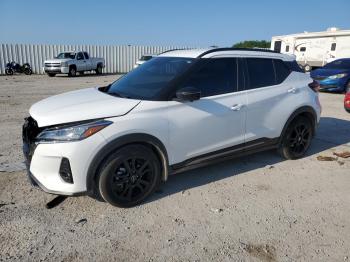  Salvage Nissan Kicks