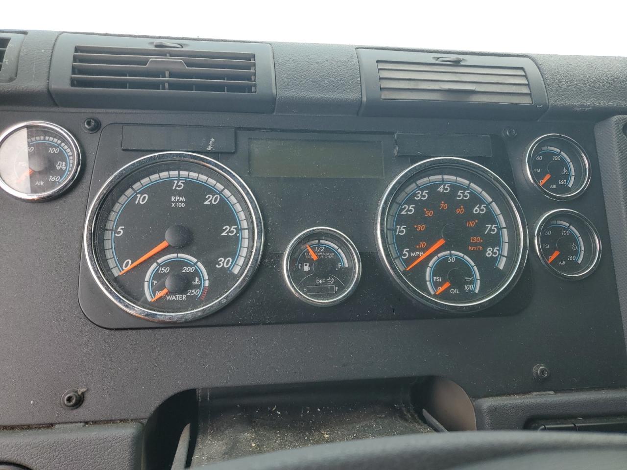 Freightliner Cascadia 1 Image 3