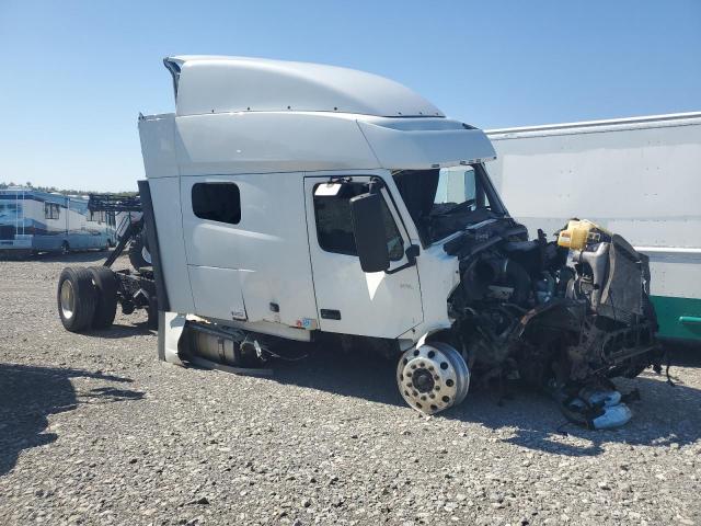  Salvage Volvo Vnl