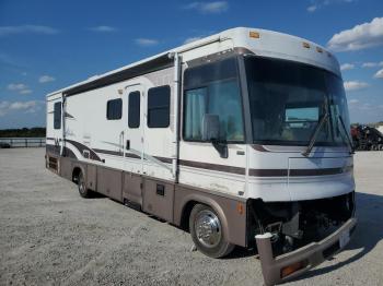  Salvage Workhorse Custom Cha Motorhome