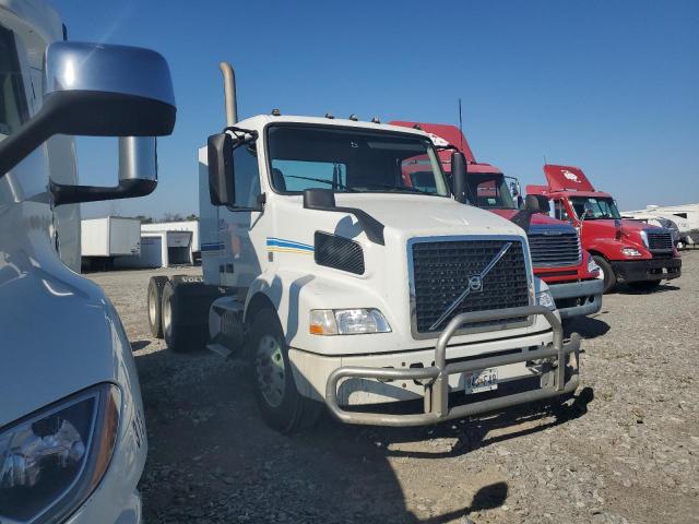  Salvage Volvo Vn