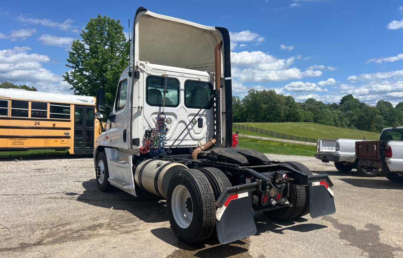 Freightliner Cascadia 1 Image 2