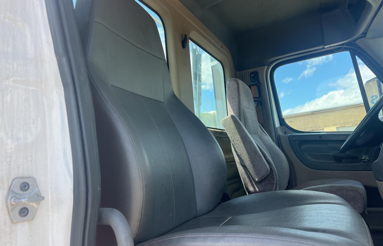 Freightliner Cascadia 1 Image 7