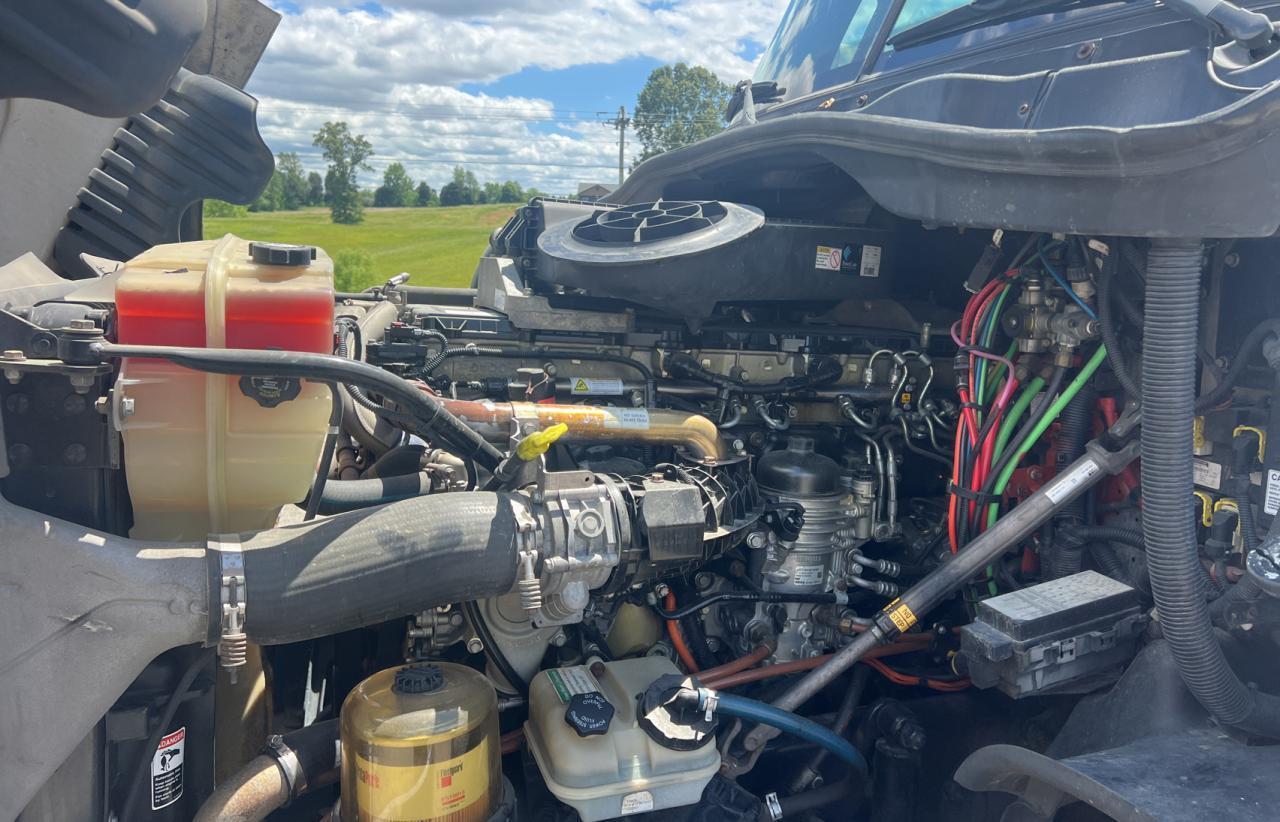 Freightliner Cascadia 1 Image 8