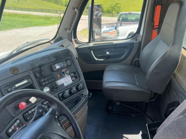 Freightliner Cascadia 1 Image 10