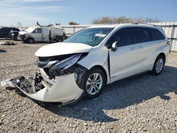  Salvage Toyota Sienna