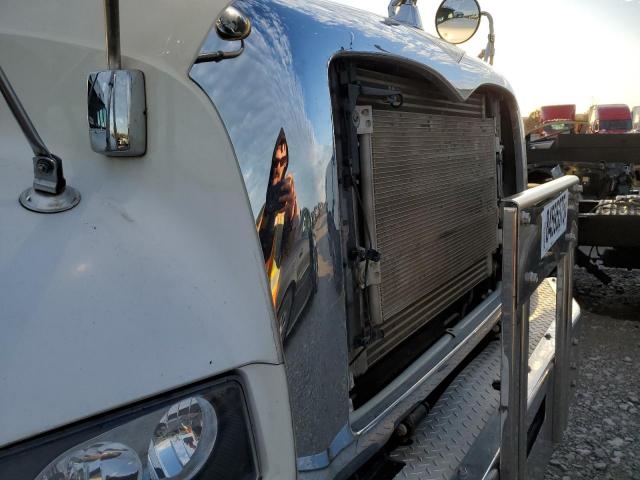 Mack Granite Image 5