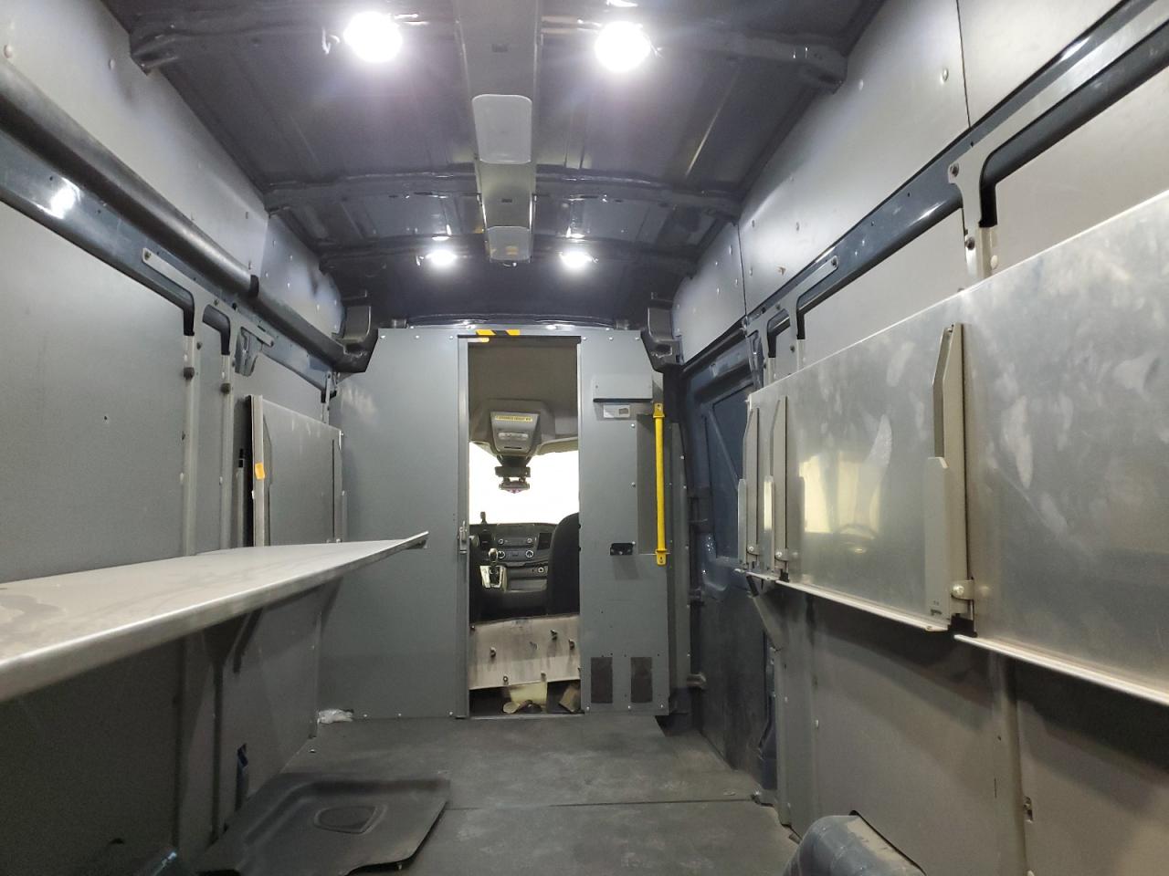 Ford Transit T-250 Image 4