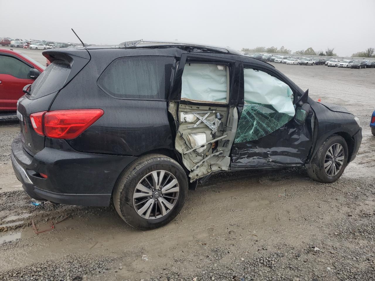 Nissan Pathfinder S Image 4