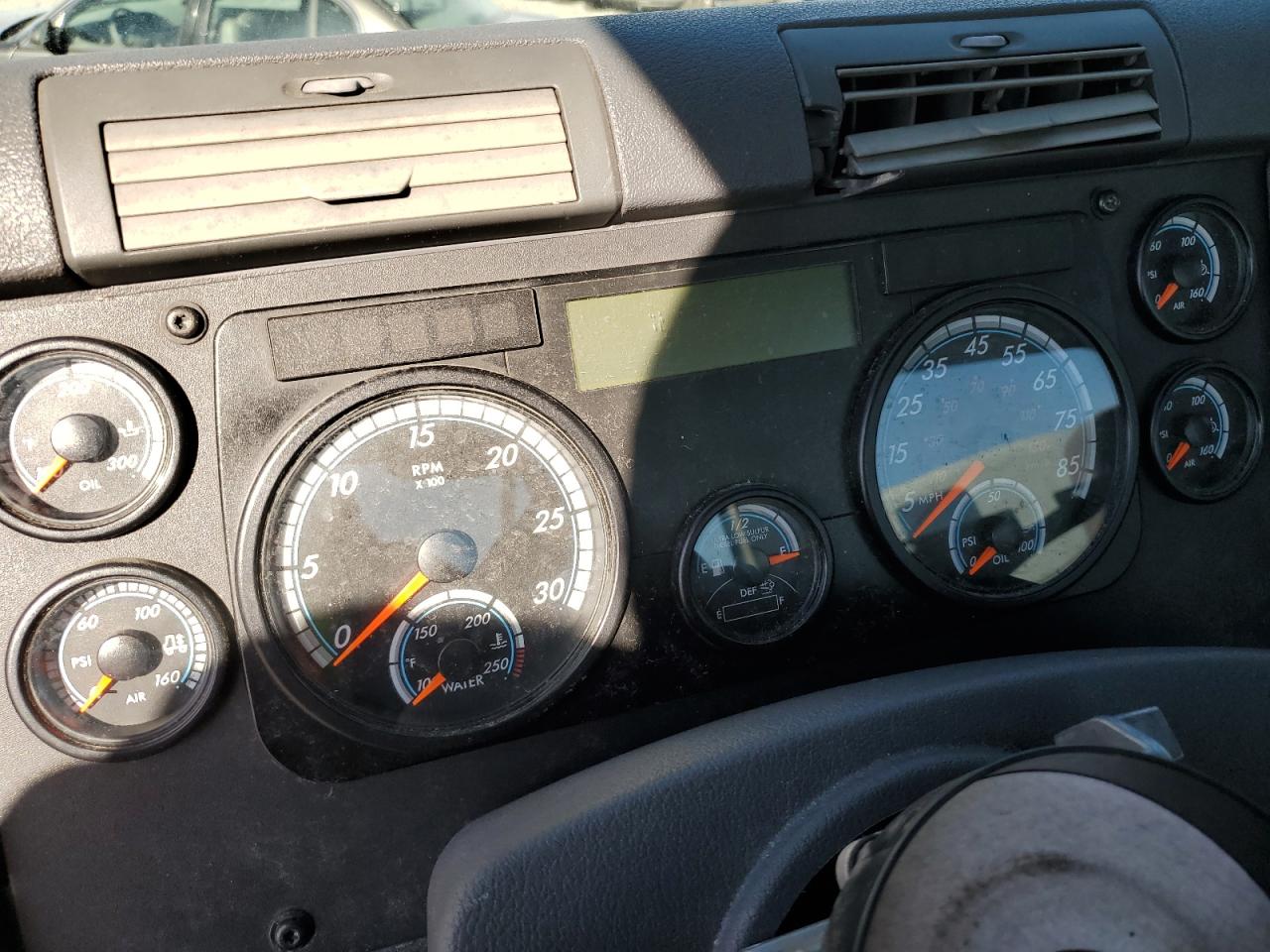 Freightliner Cascadia 1 Image 9