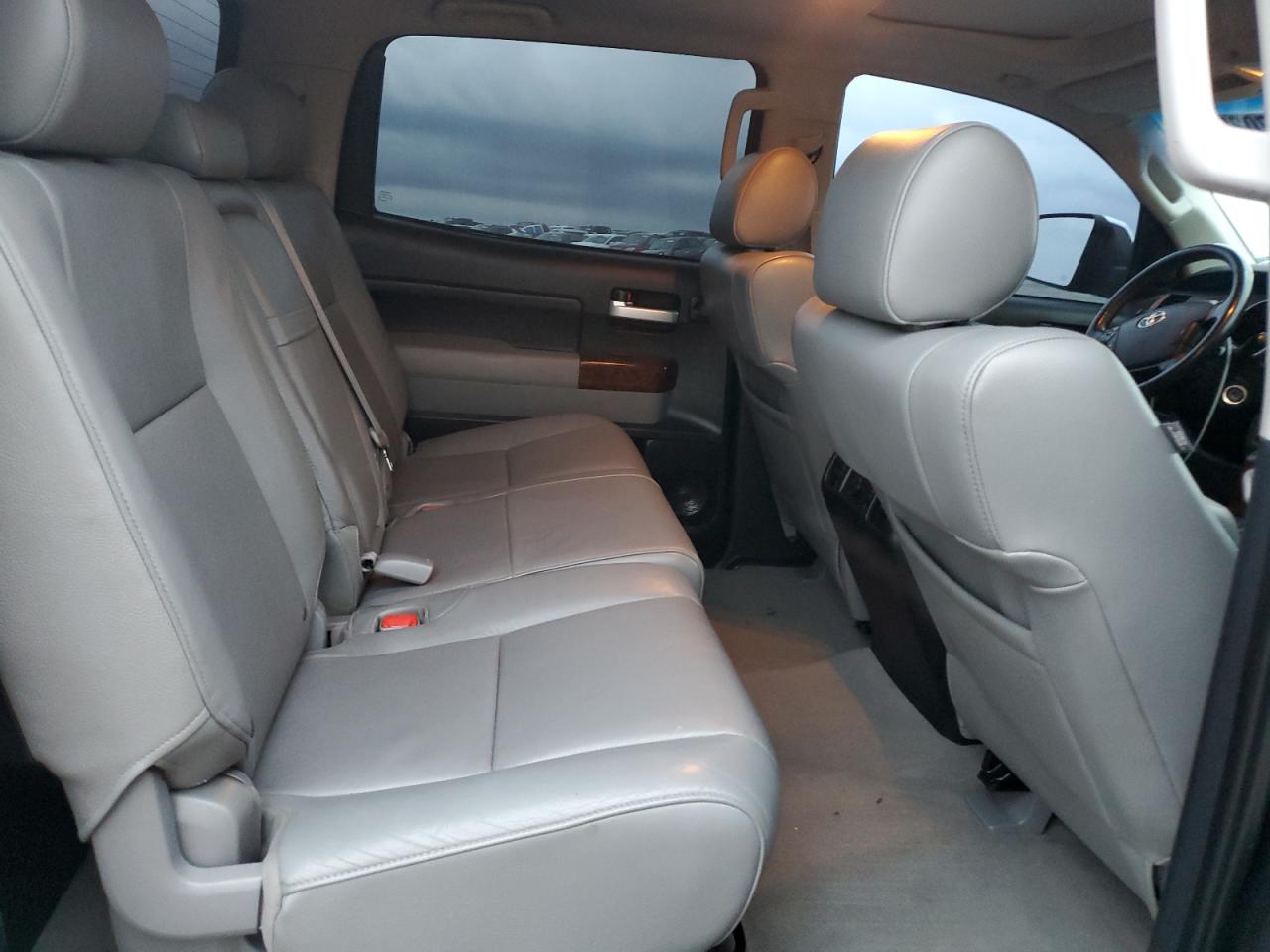 Toyota Tundra Crewmax Limited Image 6