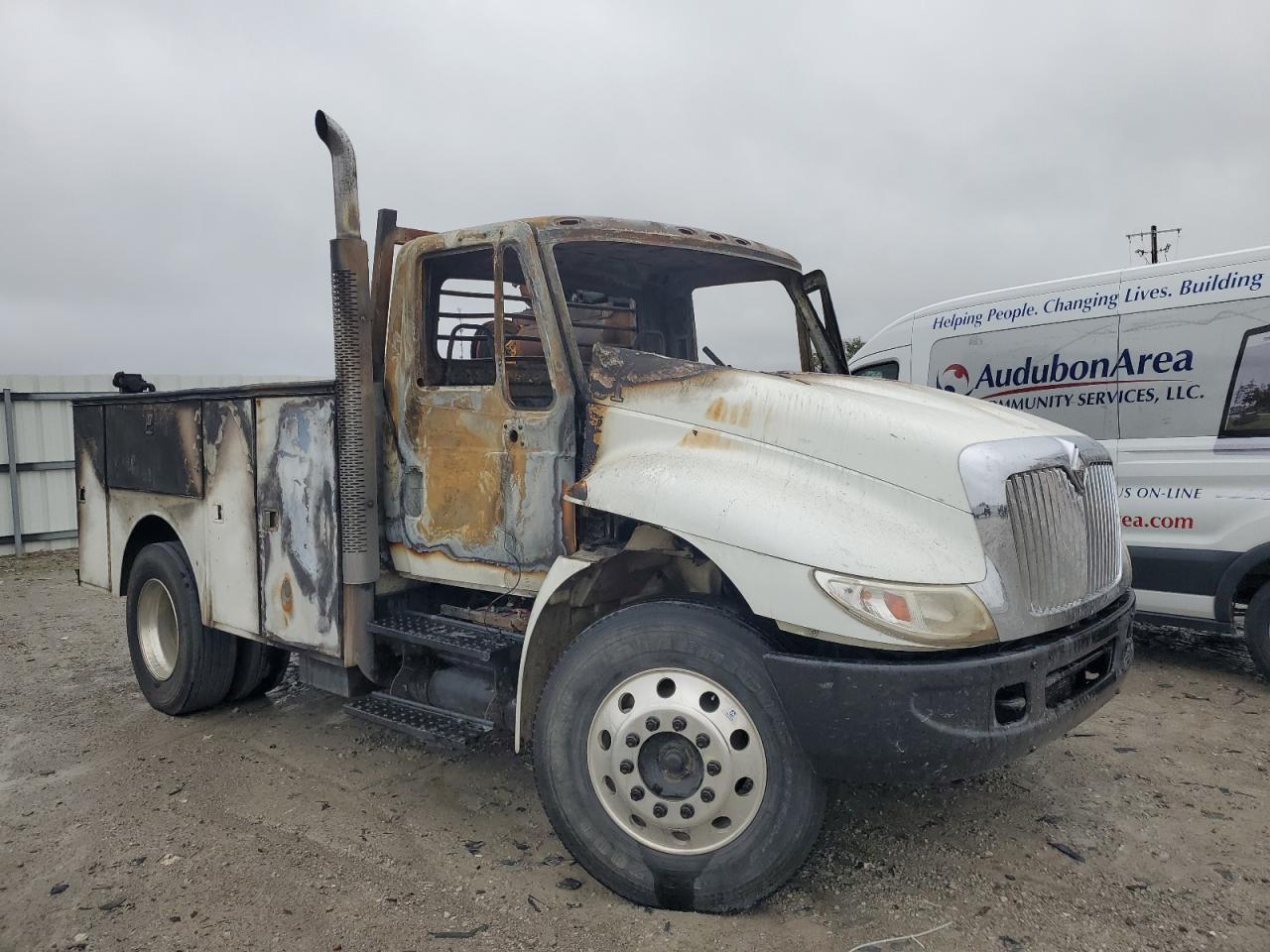 International 4000 4300 Image 1