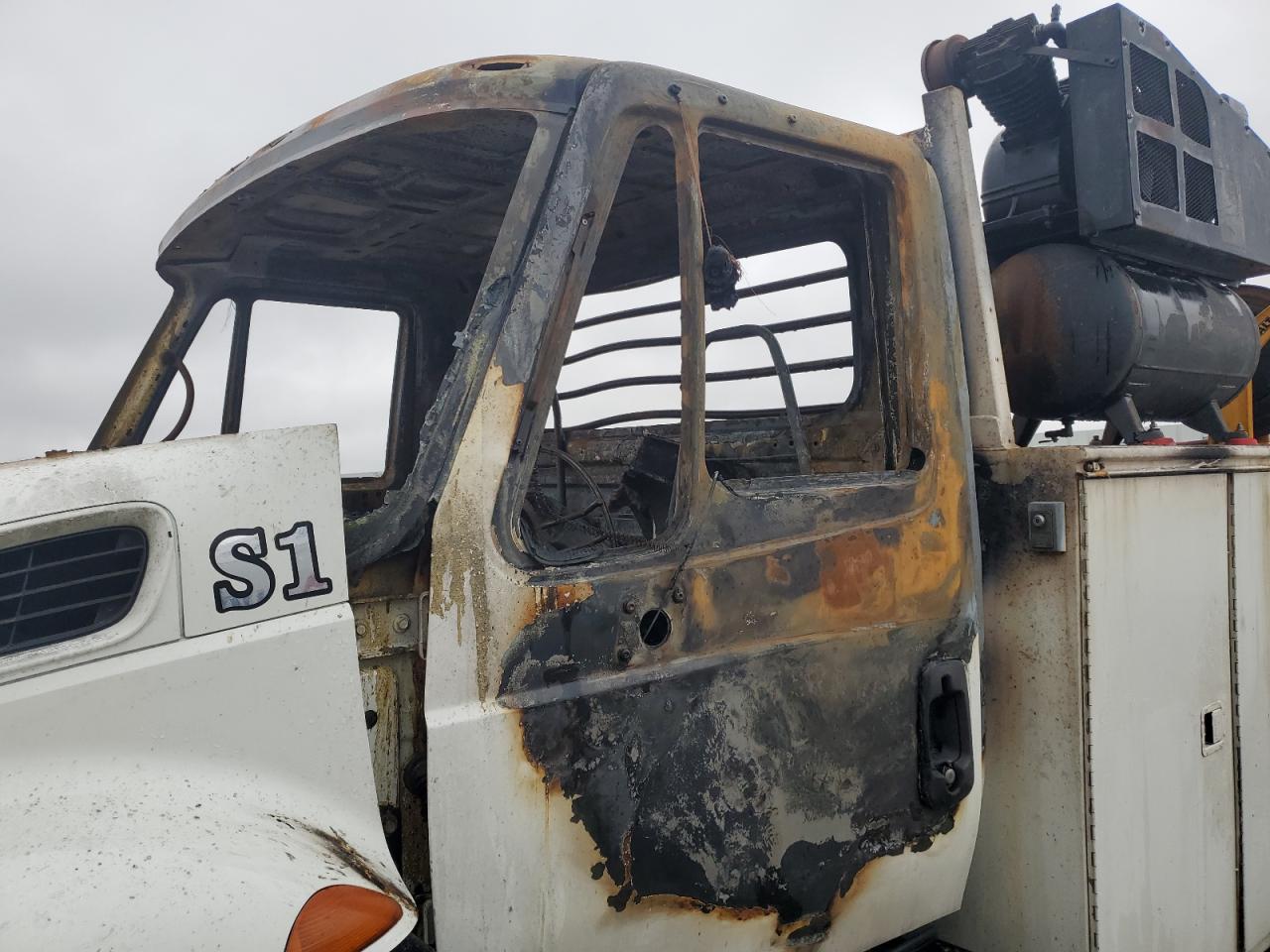 International 4000 4300 Image 7