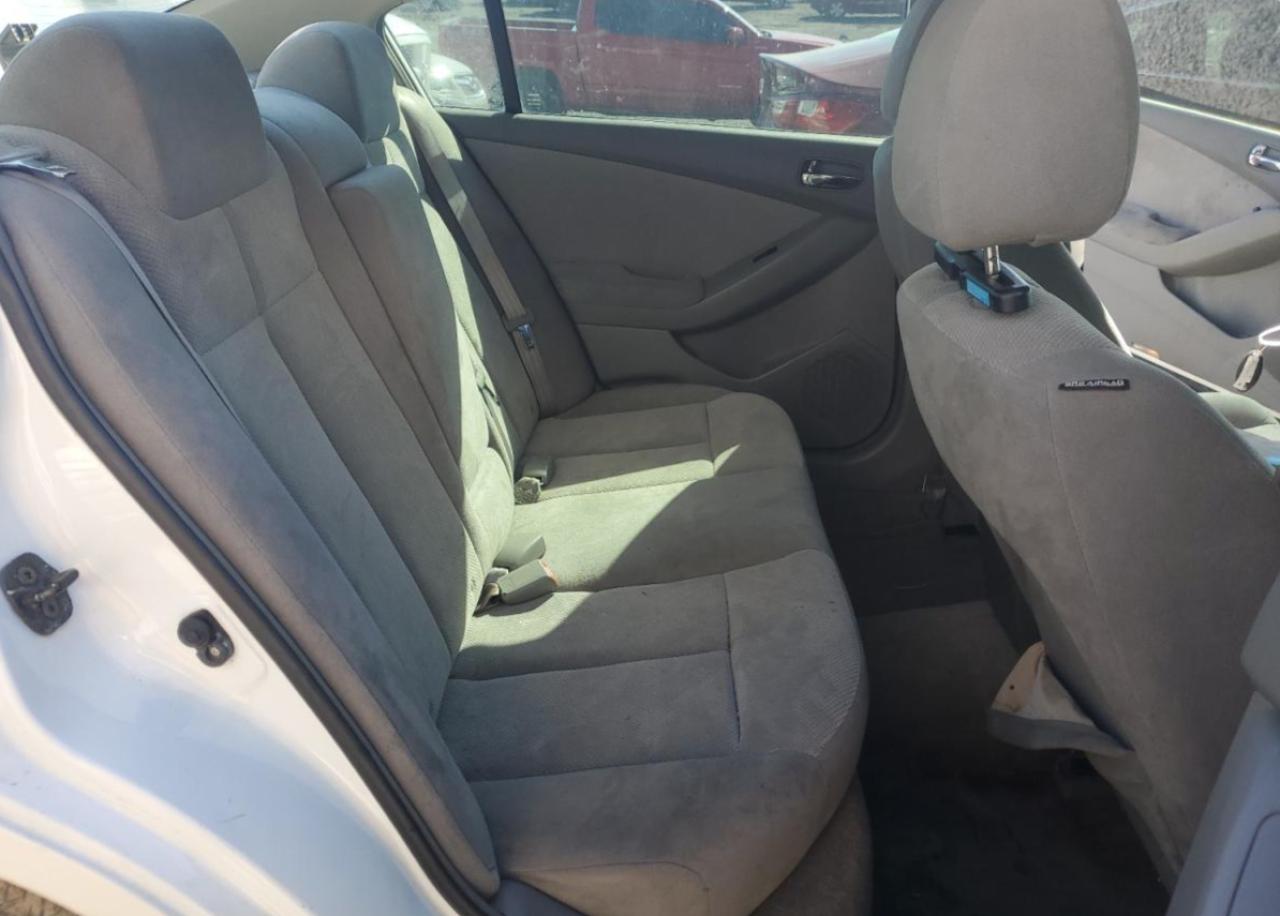 Nissan Altima 2.5 Image 12