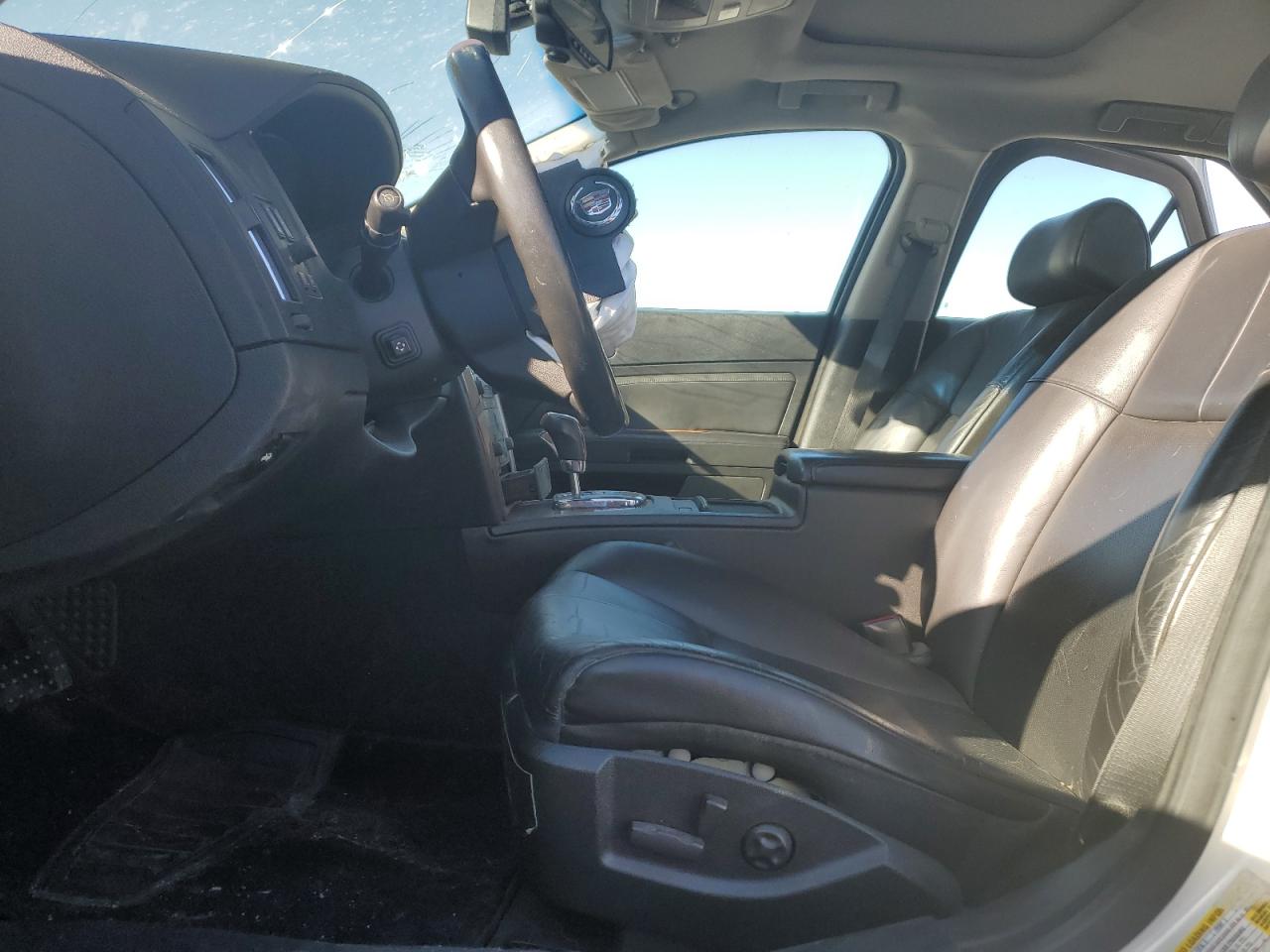 Cadillac STS Image 4