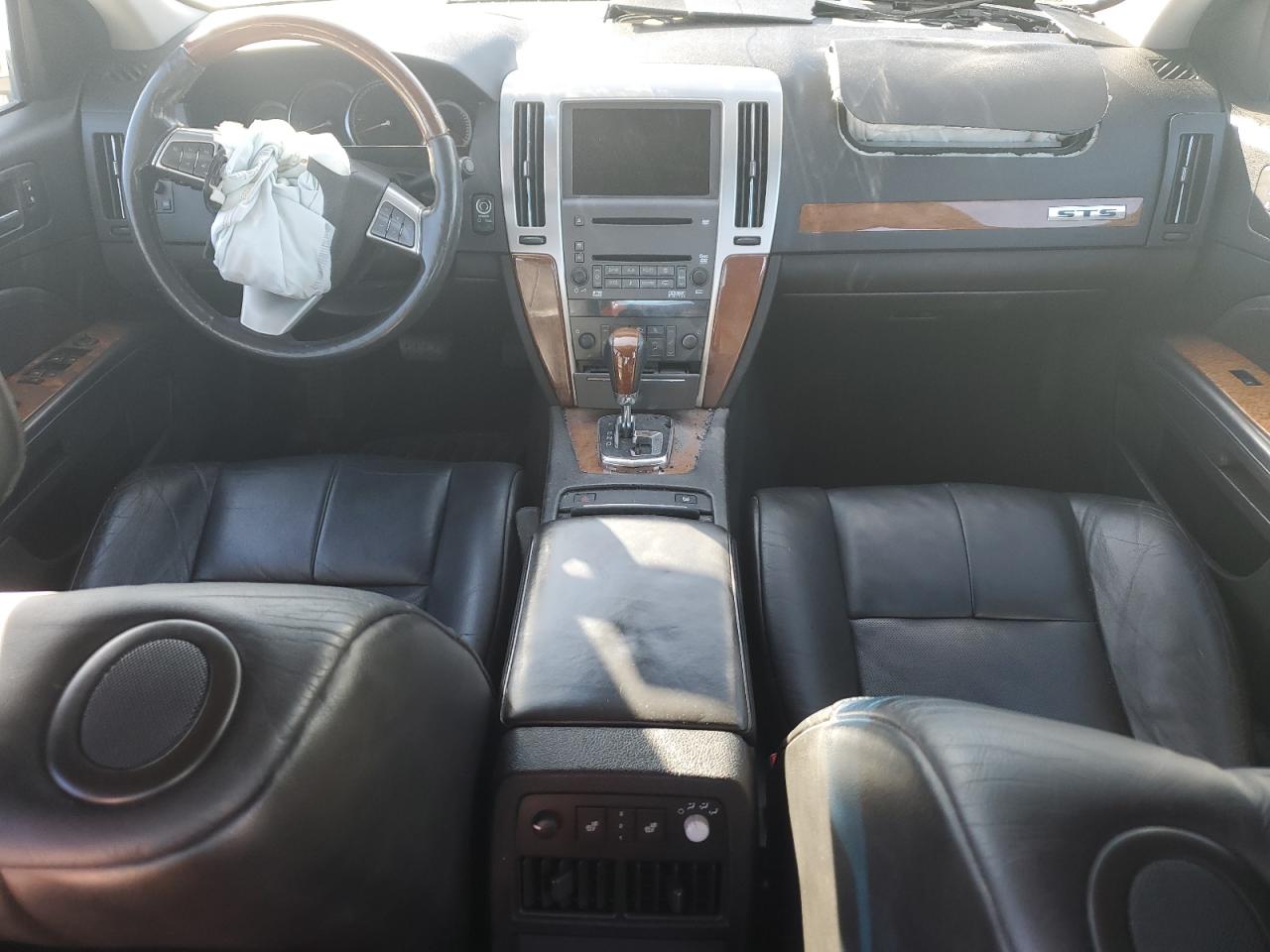 Cadillac STS Image 12