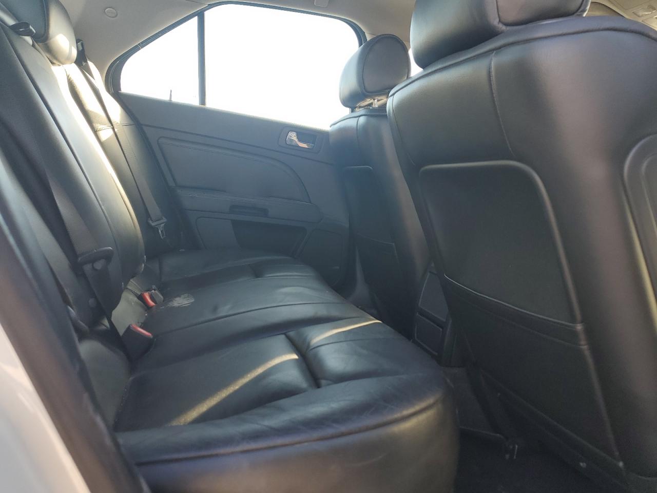 Cadillac STS Image 8