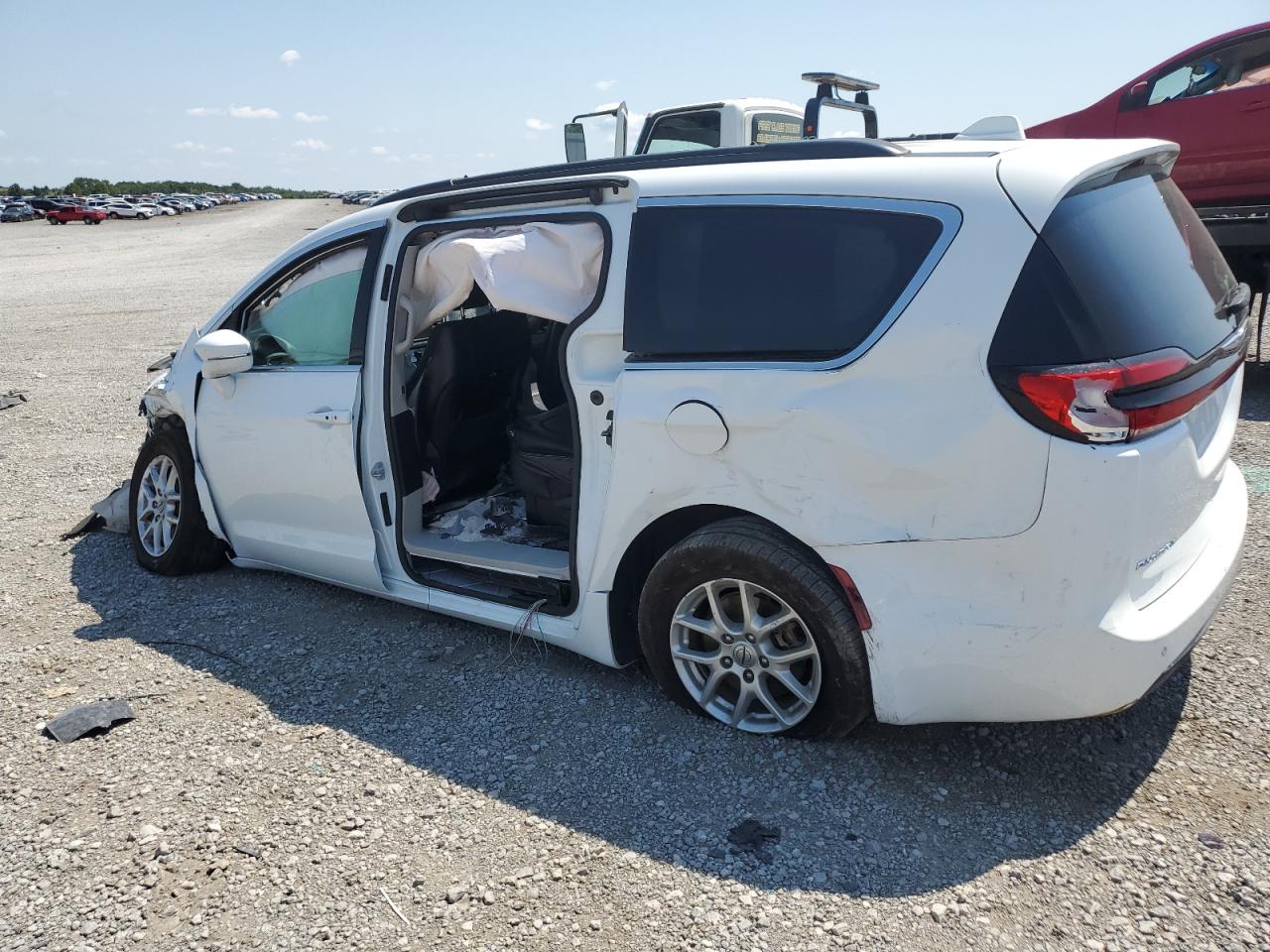 Chrysler Pacifica Touring L Image 4
