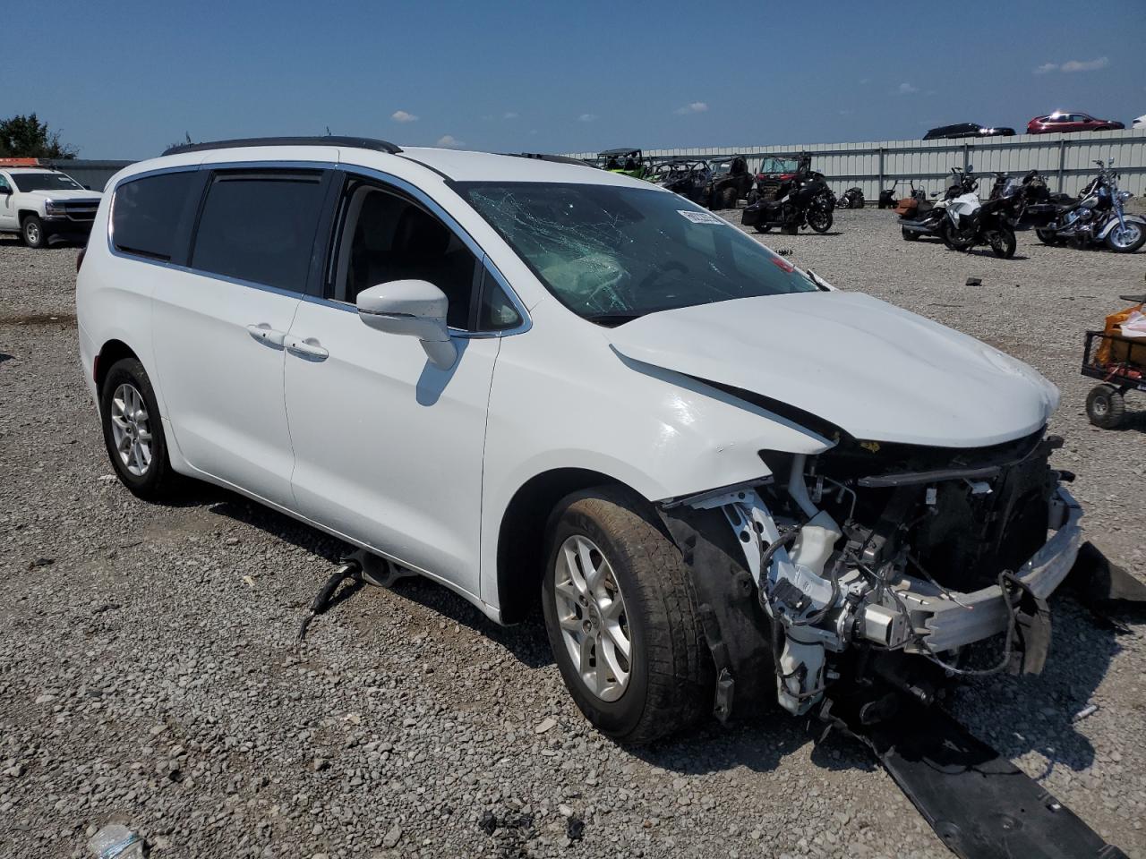 Chrysler Pacifica Touring L Image 2