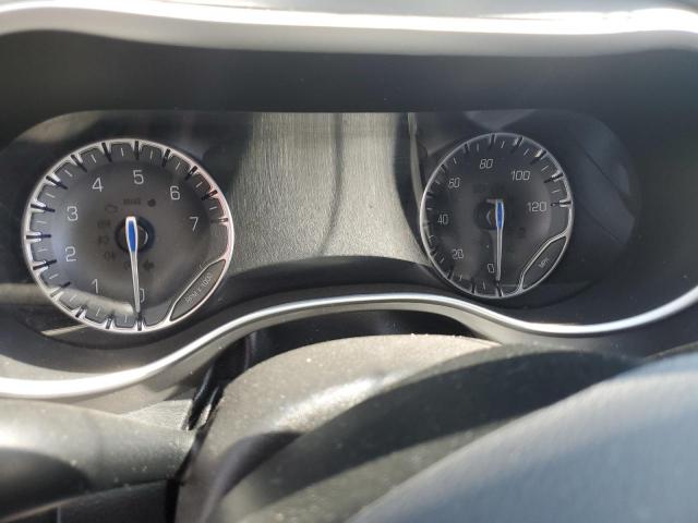 Chrysler Pacifica Touring L Image 10