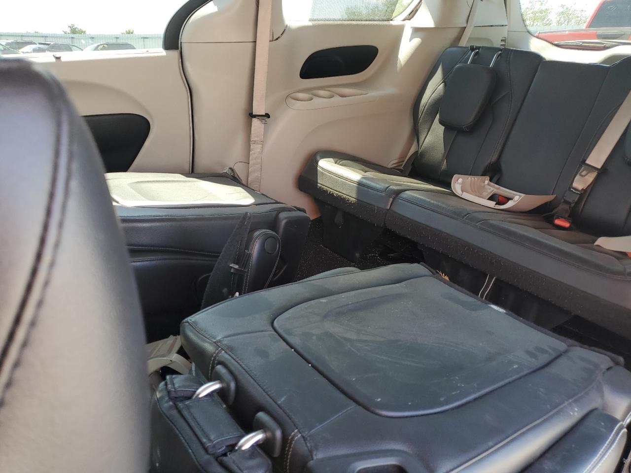 Chrysler Pacifica Touring L Image 8