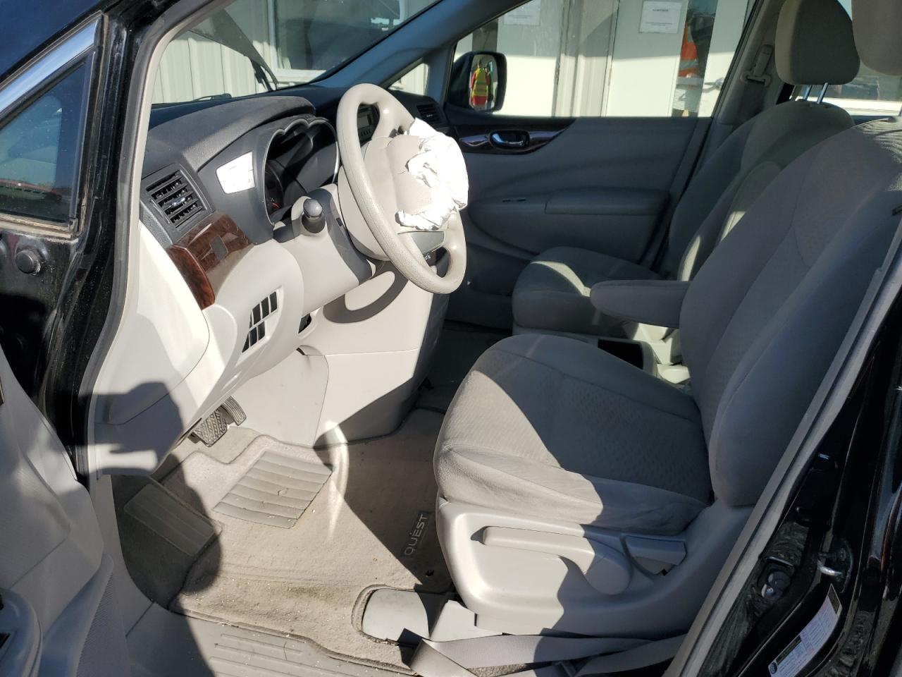 Nissan Quest S Image 8