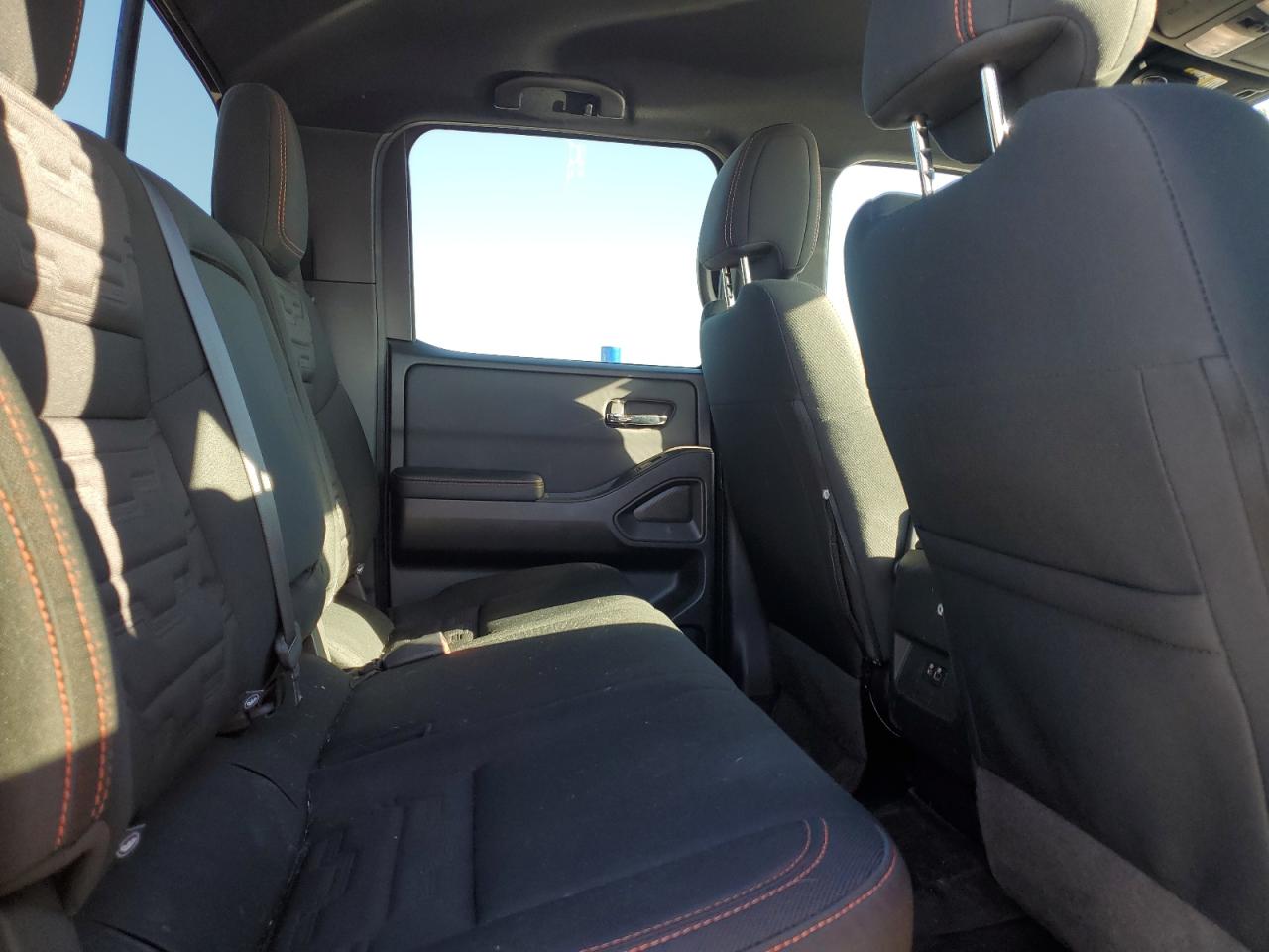 Nissan Frontier S Image 9