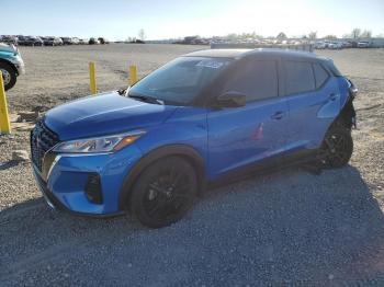  Salvage Nissan Kicks