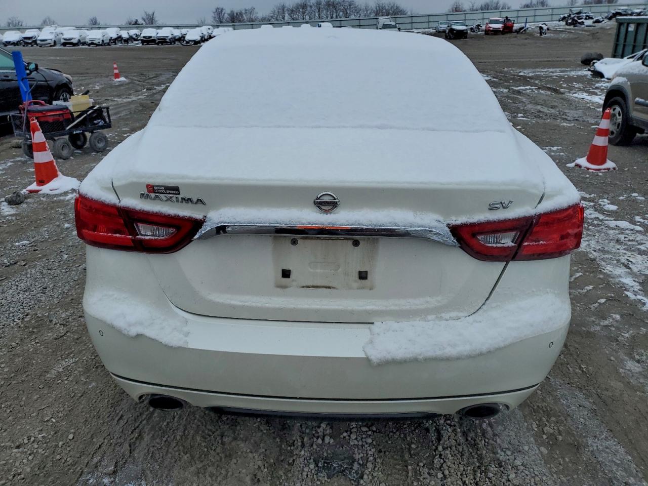 Nissan Maxima 3.5s Image 4