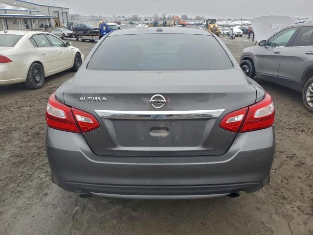 Nissan Altima 2.5 Image 8