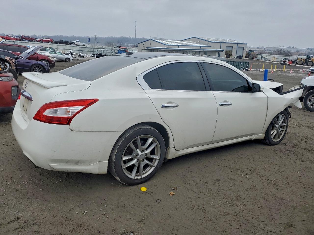 Nissan Maxima S Image 3