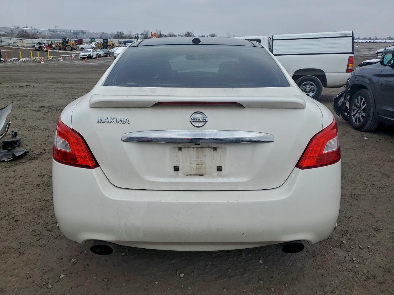 Nissan Maxima S Image 8